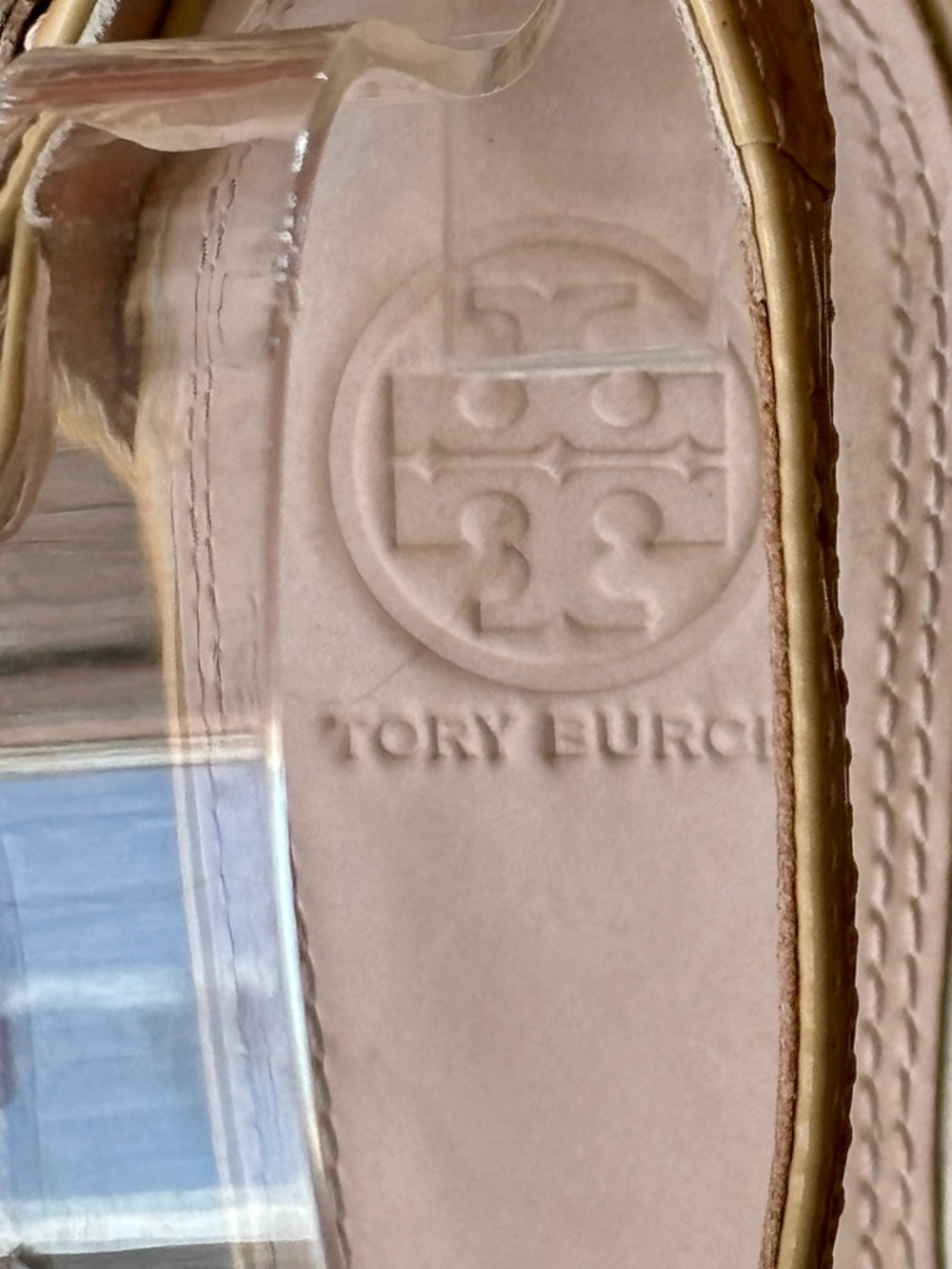 Tory Burch Beige Neutral Patent Leather Ankle Strap Bow Logo Heels Sz 7 - Picture 4 of 10